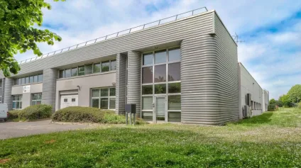 A louer locaux d'activité 458 m², façade A104, Tremblay-en-France - Offre immobilière - Arthur Loyd