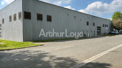 Showroom - Entrepôt à louer - Boulevard de l'Ouest - Villeneuve d'Ascq - Offre immobilière - Arthur Loyd