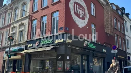Local commercial à louer Lille Centre - 52 m² avec belle vitrine et terrasse possible - Offre immobilière - Arthur Loyd