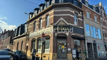 Local commercial à louer Armentières Centre - Face à la mairie - 143 m² en angle avec belle vitrine - Offre immobilière - Arthur Loyd