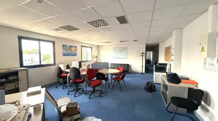BUREAUX À LOUER  FUTUROSCOPE CHALEMBERT  147 M²  CLIMATISATION  PARKING - Offre immobilière - Arthur Loyd