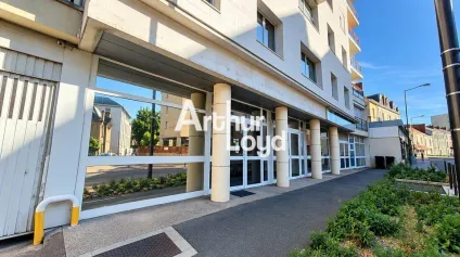 A LOUER : BUREAUX D'ENVIRON 60,98 M² - REZ DE CHAUSSÉE - CENTRE VILLE LE MANS (72) - Offre immobilière - Arthur Loyd