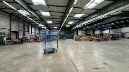 METROPOLE NORD LOCAL A LOUER 2322 M² TRES BON ETAT - Offre immobilière - Arthur Loyd