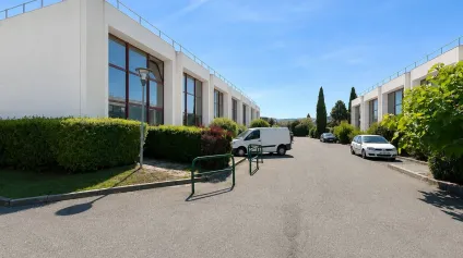 Bureaux à louer en très bon état avec entrée indépendante - Offre immobilière - Arthur Loyd