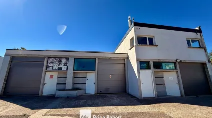 A louer - Local d'activités avec une bonne visibilité sur la route de Grenoble - Saint-Priest - Offre immobilière - Arthur Loyd