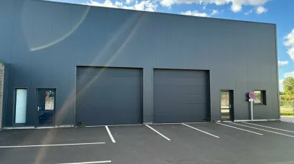 LOCAL D'ACTIVITE - A LOUER 252M² - POIRE SUR VIE - Offre immobilière - Arthur Loyd
