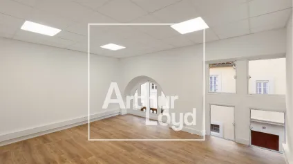 Bureaux à louer Montpellier centre rénovés avec cave et cuisine équipée - Offre immobilière - Arthur Loyd