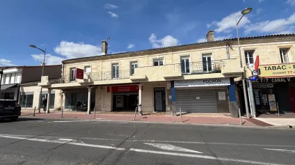 Location local commercial à Pessac 497 m² avec triple accès et parking - Offre immobilière - Arthur Loyd