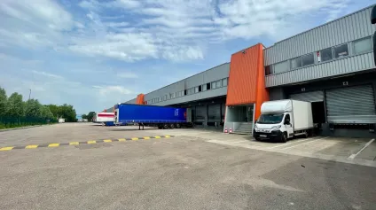 Cellule logistique de 4335 m2 à louer au coeur d'une zone logistique récemment rénovée. <br />Entrepôt de qualité conforme à un usage ICPE - Offre immobilière - Arthur Loyd