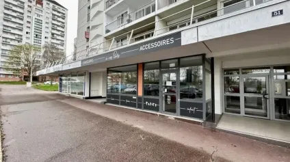 Locaux commerciaux à louer à LE GRAND QUEVILLY 76120 - Offre immobilière - Arthur Loyd