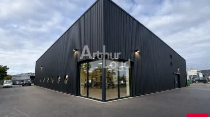 Belle visibilité sur un rond-point passant de la zone - Offre immobilière - Arthur Loyd