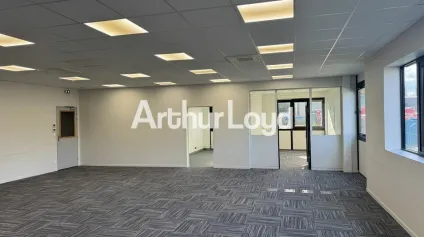 JOUE-LES-TOURS BUREAUX 2 113 M² A VENDRE 76 PARKINGS - Offre immobilière - Arthur Loyd