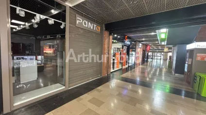 Locaux commerciaux à louer à Béthune dans galerie avec fort passage piéton - Offre immobilière - Arthur Loyd