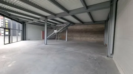 Poitiers  5 cellules d'activité neuves 1 464 m² divisibles, visibilité rocade & accès A10  à vendre - Offre immobilière - Arthur Loyd