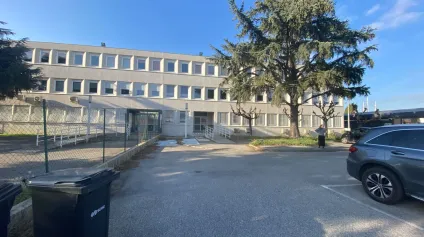 471m² de bureaux aménagés et PMR à louer LA GANDONNE Salon de Provence - Offre immobilière - Arthur Loyd