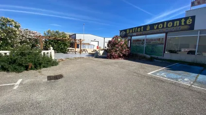 610m² de local commercial à vendre ou à louer ZAC des ETANGS Saint Mitre les Remparts - Offre immobilière - Arthur Loyd