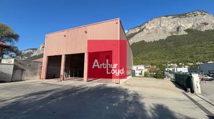 bâtiment indépendant d'activité à louer - 400 m² - Lumbin - Offre immobilière - Arthur Loyd