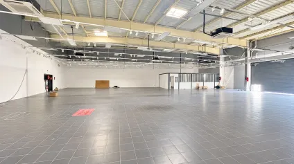 A LOUER : grand local commercial à Chambly - Offre immobilière - Arthur Loyd