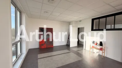 <br />BUREAUX PMR 55M² - EN PARFAIT ETAT - A LOUER<br /> - Offre immobilière - Arthur Loyd