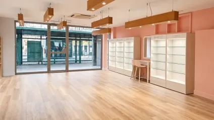 LOCAL COMMERCIAL 115M2 - PLACE DE L'HÔTEL DE VILLE  EMPLACEMENT N°1 - Offre immobilière - Arthur Loyd