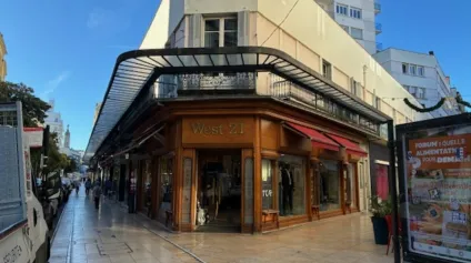 LOCAL COMMERCIAL EN ANGLE DE RUE - EMPLACEMENT PRIME - Offre immobilière - Arthur Loyd