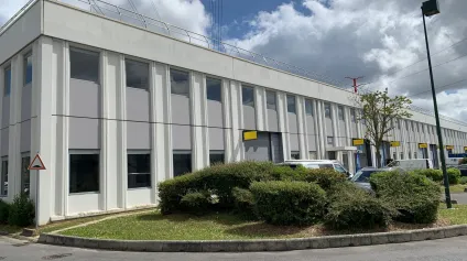 Local d'activité à louer à Osny accès gros porteurs et plain pied - Offre immobilière - Arthur Loyd