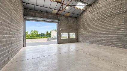 À VENDRE / À LOUER - Local d'activité de 372 m² avec terrain privatif - Le Coteau (42) - Offre immobilière - Arthur Loyd