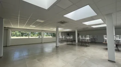 1400m2 environ de bureaux et 220m2 environ d'annexes à vendre à Bresles - Offre immobilière - Arthur Loyd