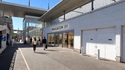 LOCAL COMMERCIAL GALERIE COMMERCIALE AUCHAN OLIVET 63 M2 - Offre immobilière - Arthur Loyd