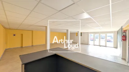 Murs commerciaux 263 m2 avec parking et excellente visibilité - Offre immobilière - Arthur Loyd