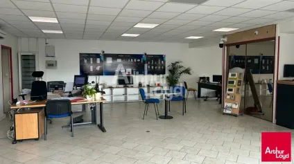 BLOIS - VENTE LOCAL D'ACTIVITÉ DE 384 M² - AXE PASSANT - Offre immobilière - Arthur Loyd