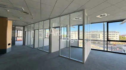 À LOUER : PLATEAU DE BUREAUX DE 244 M² - 8 PARKINGS - GARE SUD NOVAXIS LE MANS (72) - Offre immobilière - Arthur Loyd