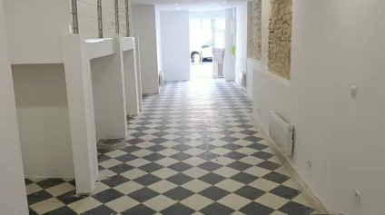 A LOUER - LOCAL COMMERCIAL - Offre immobilière - Arthur Loyd