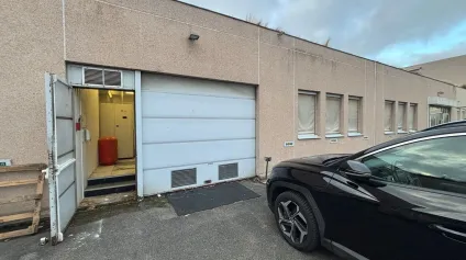 Locaux d'activité à louer à Nanterre avec accès poids lourds et ERP possible - Offre immobilière - Arthur Loyd
