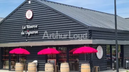 Location local commercial à Roncq visibilité axe passant et parking disponible - Offre immobilière - Arthur Loyd