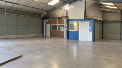À VENDRE : Site atypique mixte ZI Les Baraudes à St Genest Lerpt - Offre immobilière - Arthur Loyd