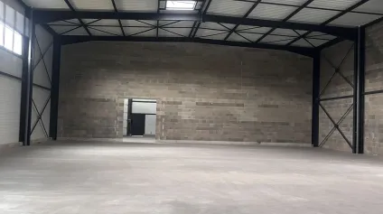 À VENDRE / À LOUER - Local d'activités neuf de 684 m² sur terrain d'environ 1 800 m² en plein coeur de la zone de Stelytec à Saint-Chamond - Offre immobilière - Arthur Loyd