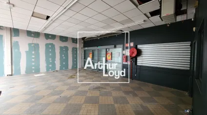 Local commercial 463 m2 Idéal Déstockage - Offre immobilière - Arthur Loyd