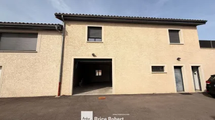 Bâtiment d'activités à vendre ou à louer à Villette-d'Anthon avec bureaux chauffés - Offre immobilière - Arthur Loyd