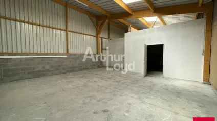 SAINT-GEORGES-SUR-LOIRE LOCAL D'ACTIVITÉ 365 m² A LOUER - Offre immobilière - Arthur Loyd
