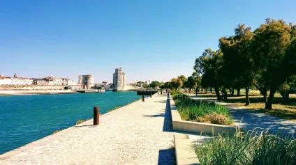 <br />A vendre Immeuble tertiaire La Rochelle 4384 m²<br /> - Offre immobilière - Arthur Loyd