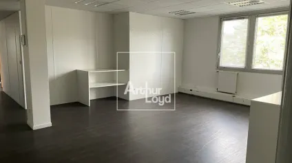 BUREAUX A VENDRE A EVRY CENTRE - Offre immobilière - Arthur Loyd