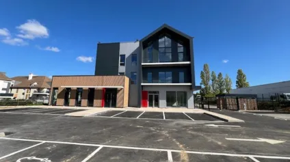 Bureaux à louer à Plaisir avec visibilité sur la RN12 et forêt à proximité - Offre immobilière - Arthur Loyd