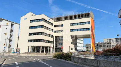 À LOUER : PLATEAU DE BUREAUX D'ENVIRON 405,43 M² - 7 STATIONNEMENTS - NOVAXIS - GARE SUD - LE MANS - Offre immobilière - Arthur Loyd