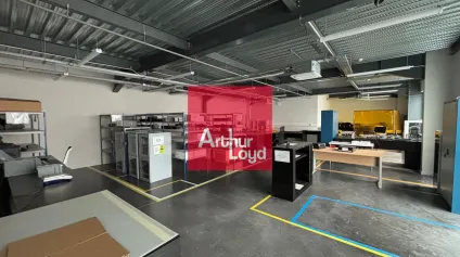 Locaux d'activités à vendre Voreppe 1124 m² avec accès sécurisé par badges - Offre immobilière - Arthur Loyd