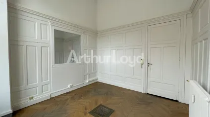 Bureaux à louer Lille centre avec parquet élégant et hauteur sous plafond - Offre immobilière - Arthur Loyd