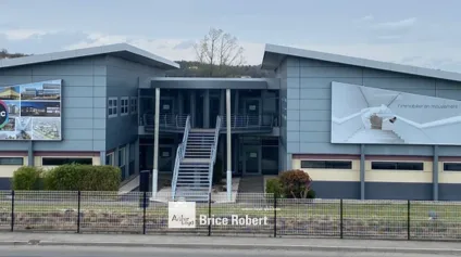 Bureaux à louer à Vourles avec parking sécurisé et bornes électriques - Offre immobilière - Arthur Loyd
