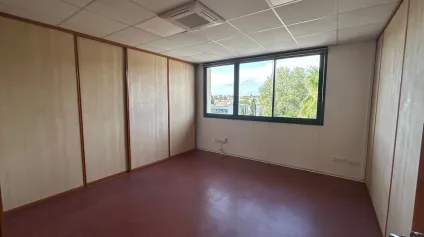 Exclusivité ! Bureaux à vendre ou à louer - Excellente visibilité - Offre immobilière - Arthur Loyd