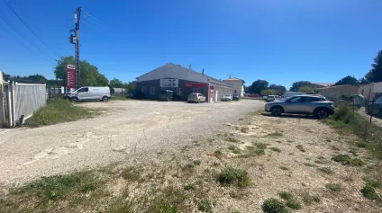 380m² local d'activités à vendre D19 GRANS - Offre immobilière - Arthur Loyd