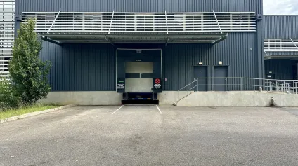 Entrepôt à qui à LOUER sur le Pole d'Activités AIX EN PROVENCE - Offre immobilière - Arthur Loyd